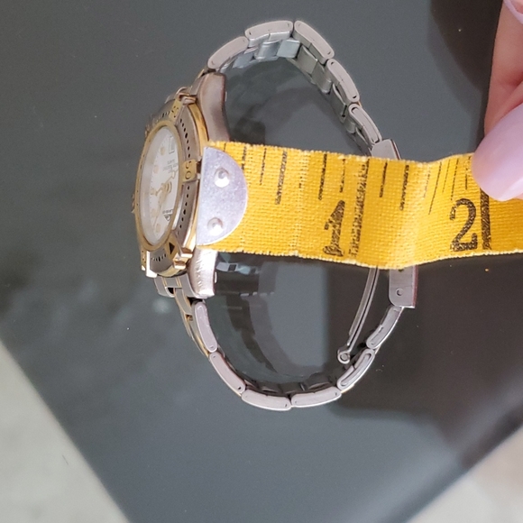 Quicksilver 2 tone quartz watch small - Picture 8 of 8